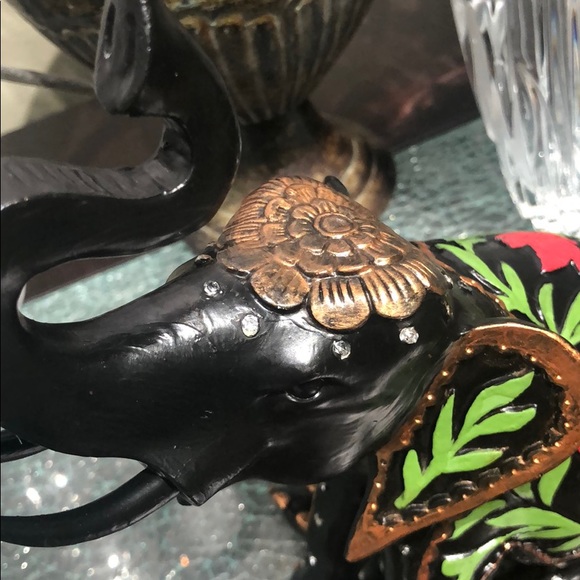 Elephant 🐘 Rustic Painted - Picture 4 of 6